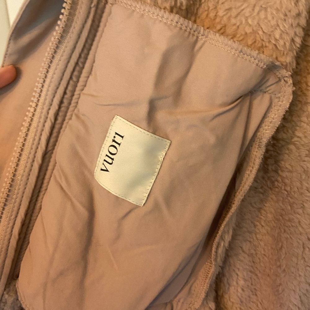 Dusty pink Vuori cropped jacket. Small and so cozy!